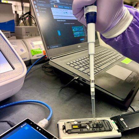 Loading a MinIon Flow Cell Loading a MinIon Flow Cell